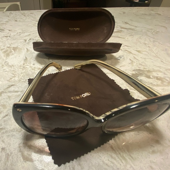 Female high end Tom Ford glasses - Picture 2 of 2